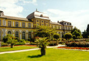 Das Poppelsdorfer Schloss und der botanische Garten.